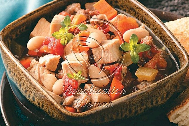 Slow-Cooked Turkey White Bean Soup