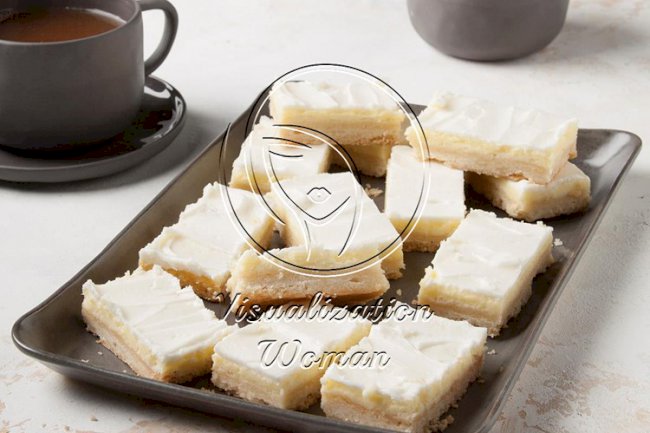 Almond Cheesecake Bars