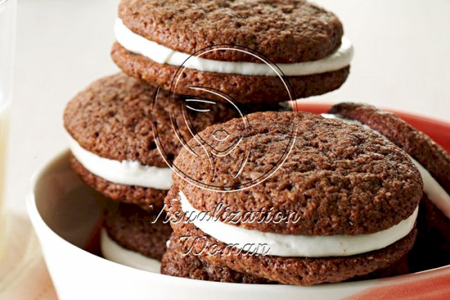 Cream-Filled Chocolate Cookies