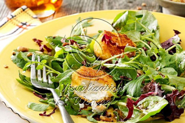 Honey Pecan & Goat Cheese Salad