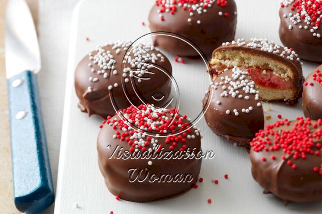 Chocolate-Cherry Sandwich Cookies