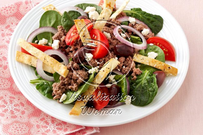 Hearty Pita Spinach Salad