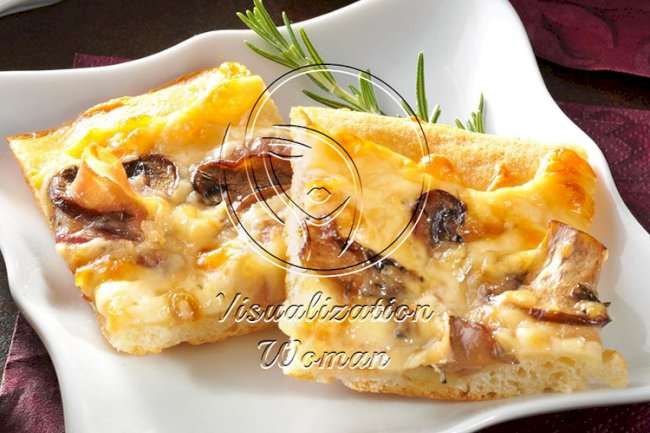 Smoked Mozzarella Mushroom Pizza