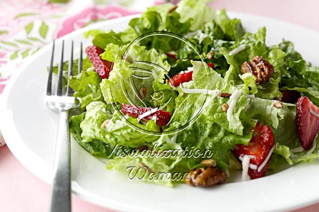 Strawberry & Pecan Salad