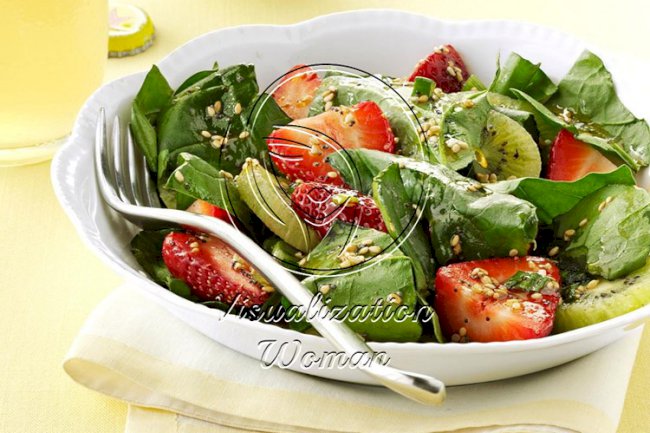 Kiwi-Strawberry Spinach Salad