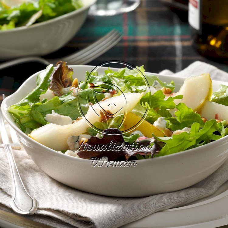 Gorgonzola-Pear Mesclun Salad