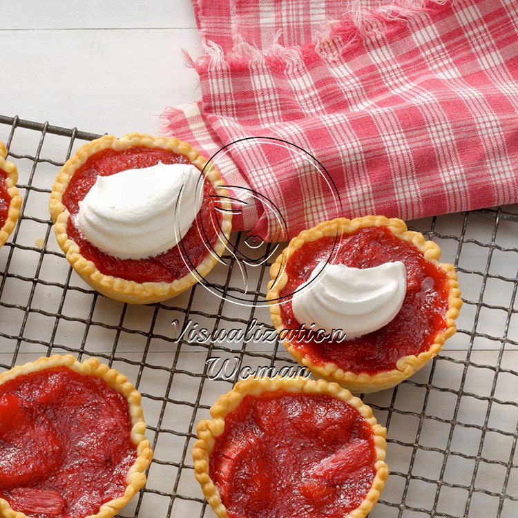 Winnie’s Mini Rhubarb & Strawberry Pies