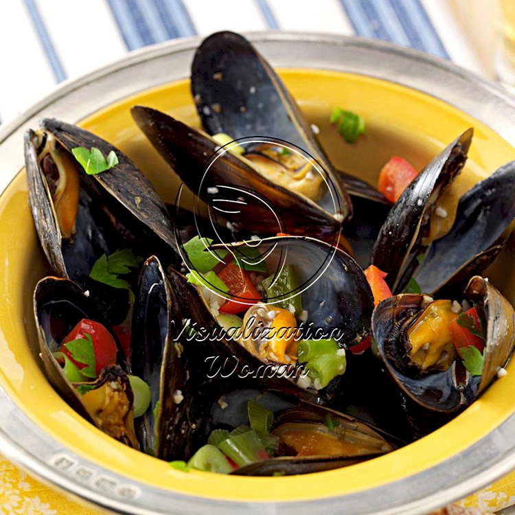 Pressure-Cooker Steamed Mussels with Peppers