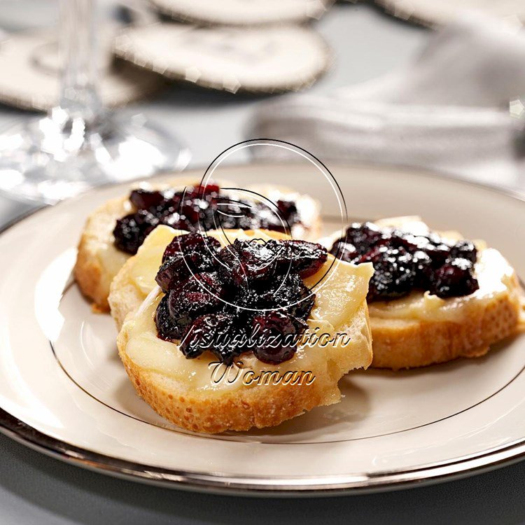 Brie Toasts with Cranberry Compote